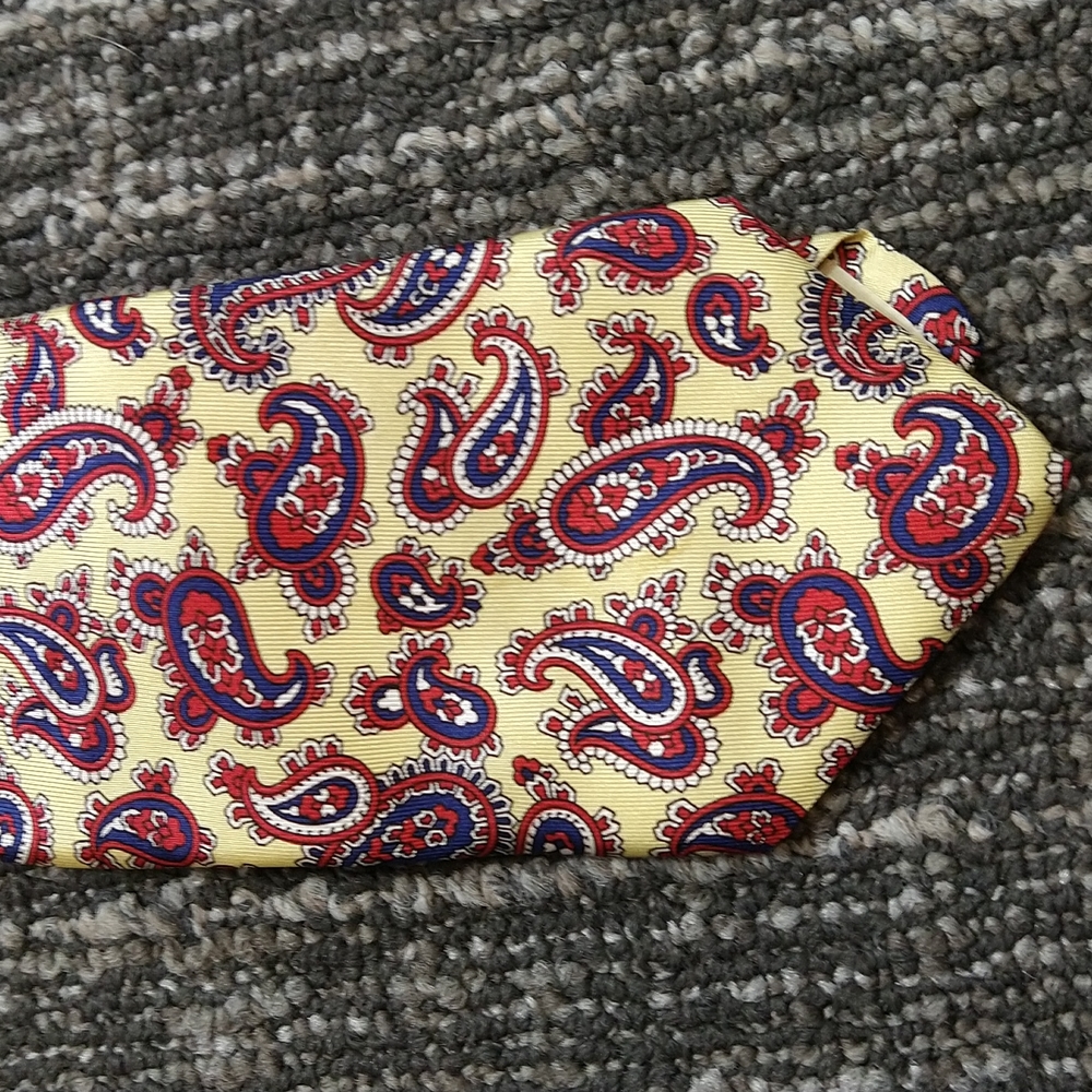 Berkeley Paisley tie %100 silk